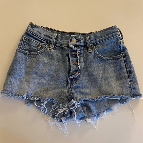 Levi’s 501 cut off button fly denim shorts size 25 - Picture 1 of 4